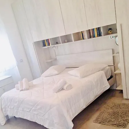 Tolstoi 83 Apartment-3